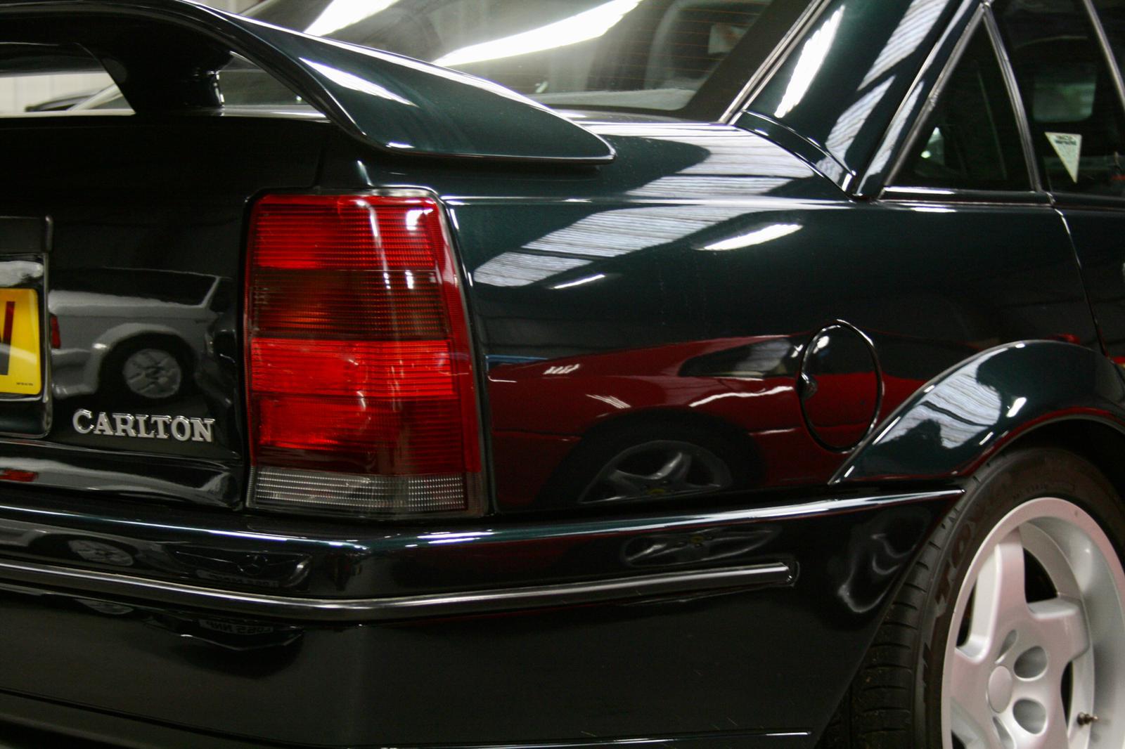 Lotus Carlton