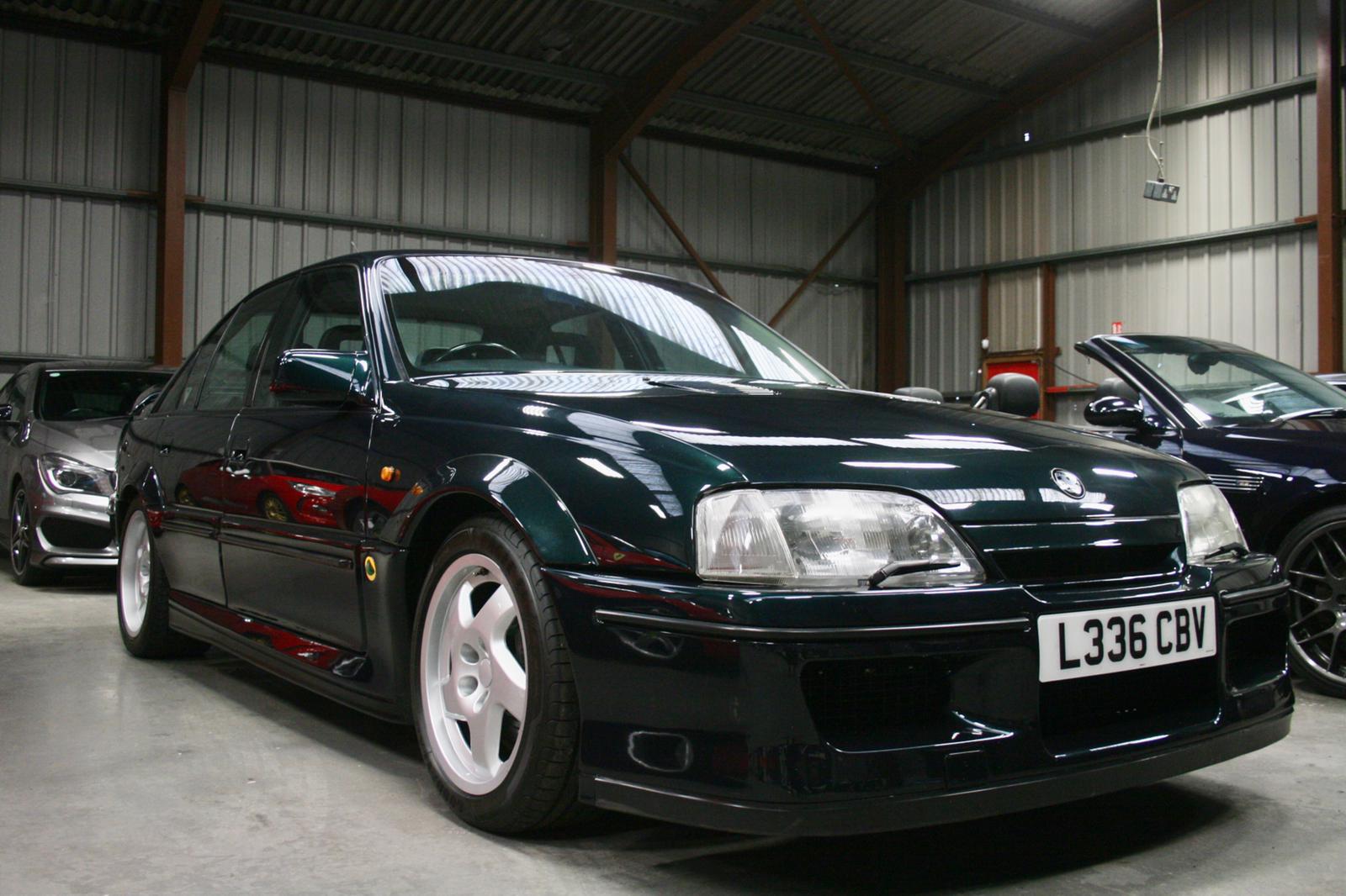 Lotus Carlton