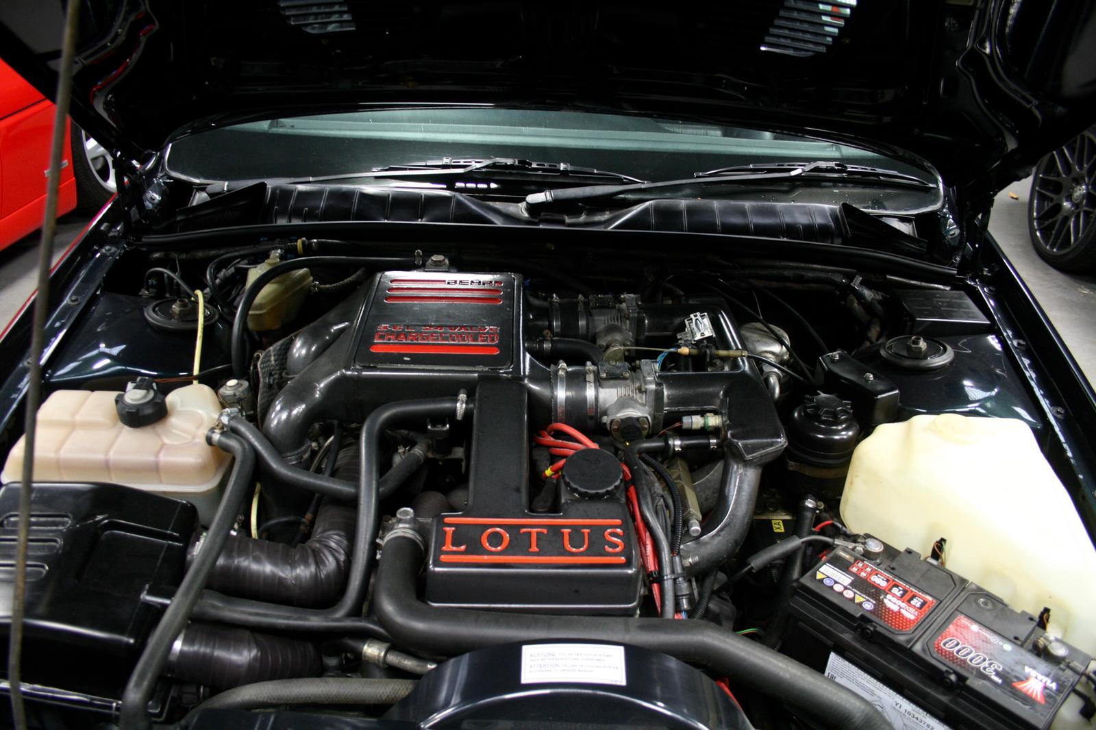 Lotus Carlton