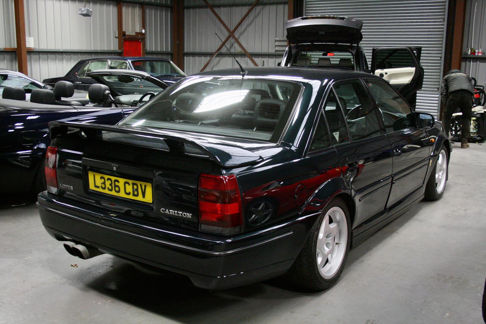 Lotus Carlton