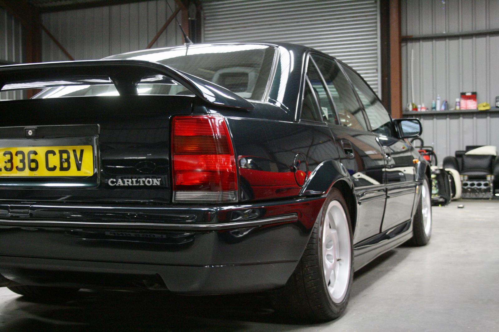 Lotus Carlton