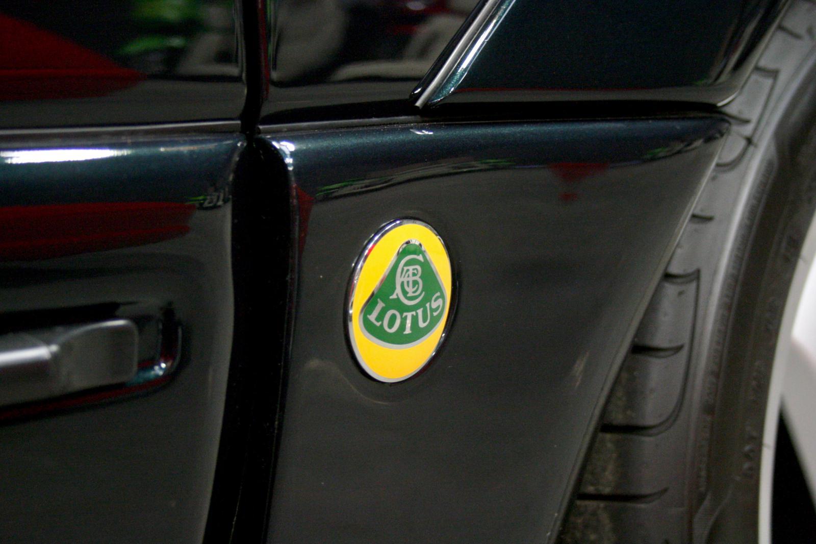 Lotus Carlton