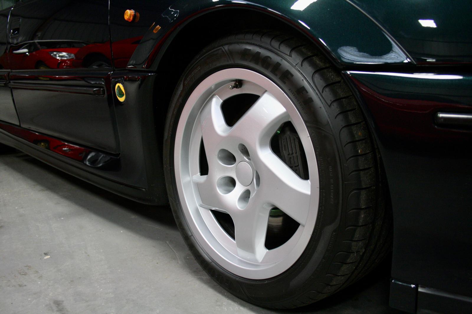 Lotus Carlton