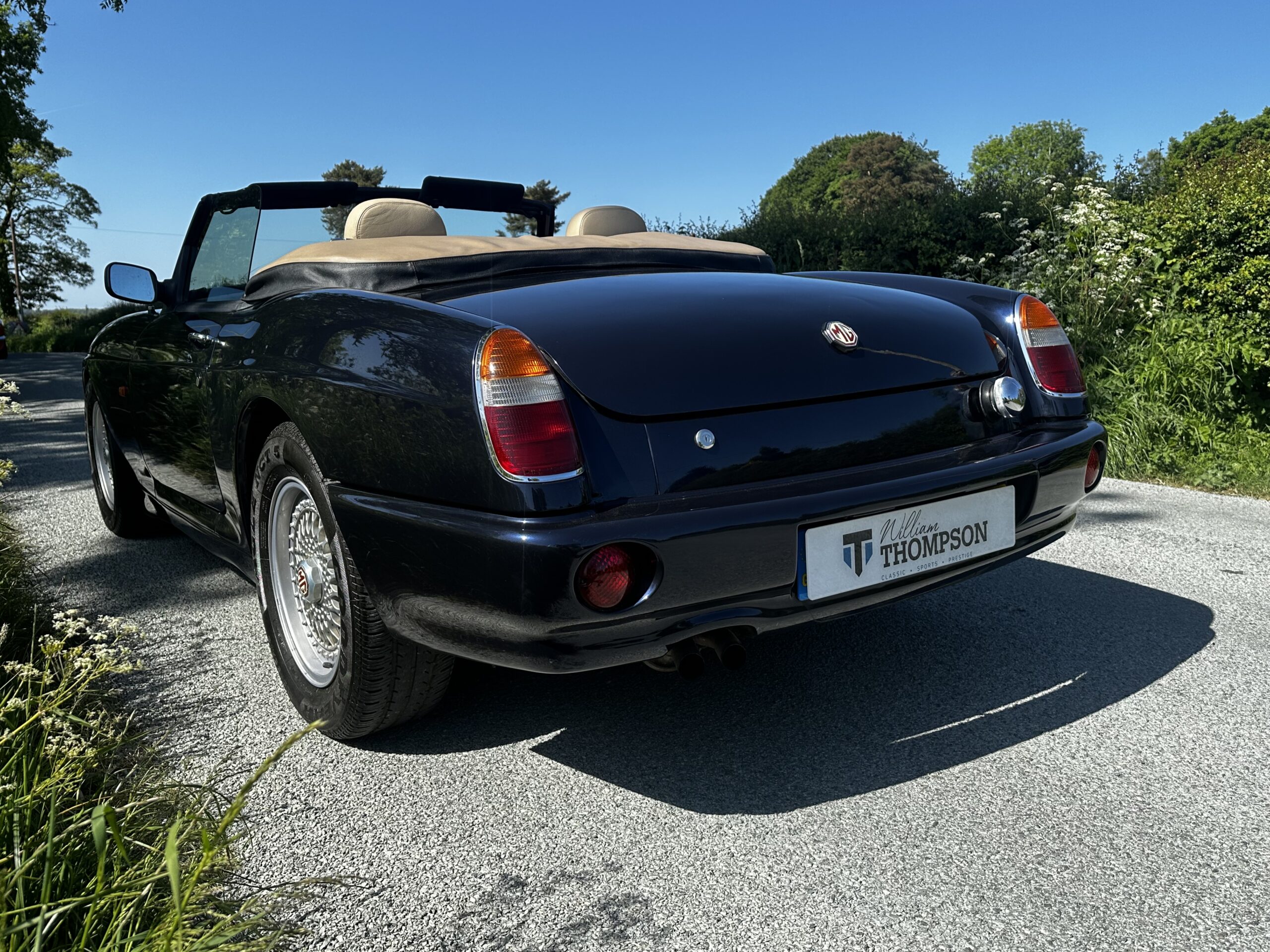 MG RV8 4.0 V8 OXFORD BLUE