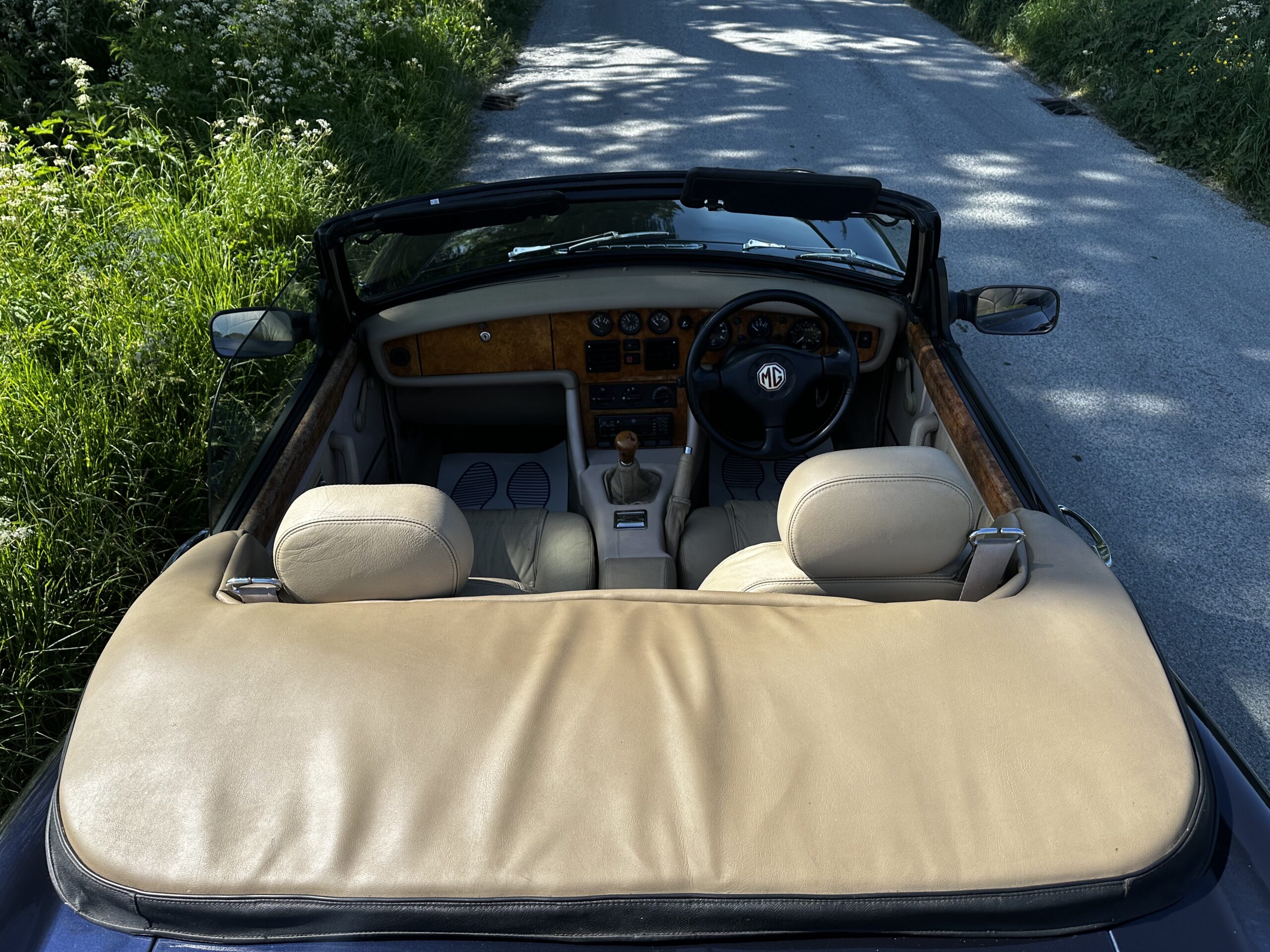 MG RV8 4.0 V8 OXFORD BLUE