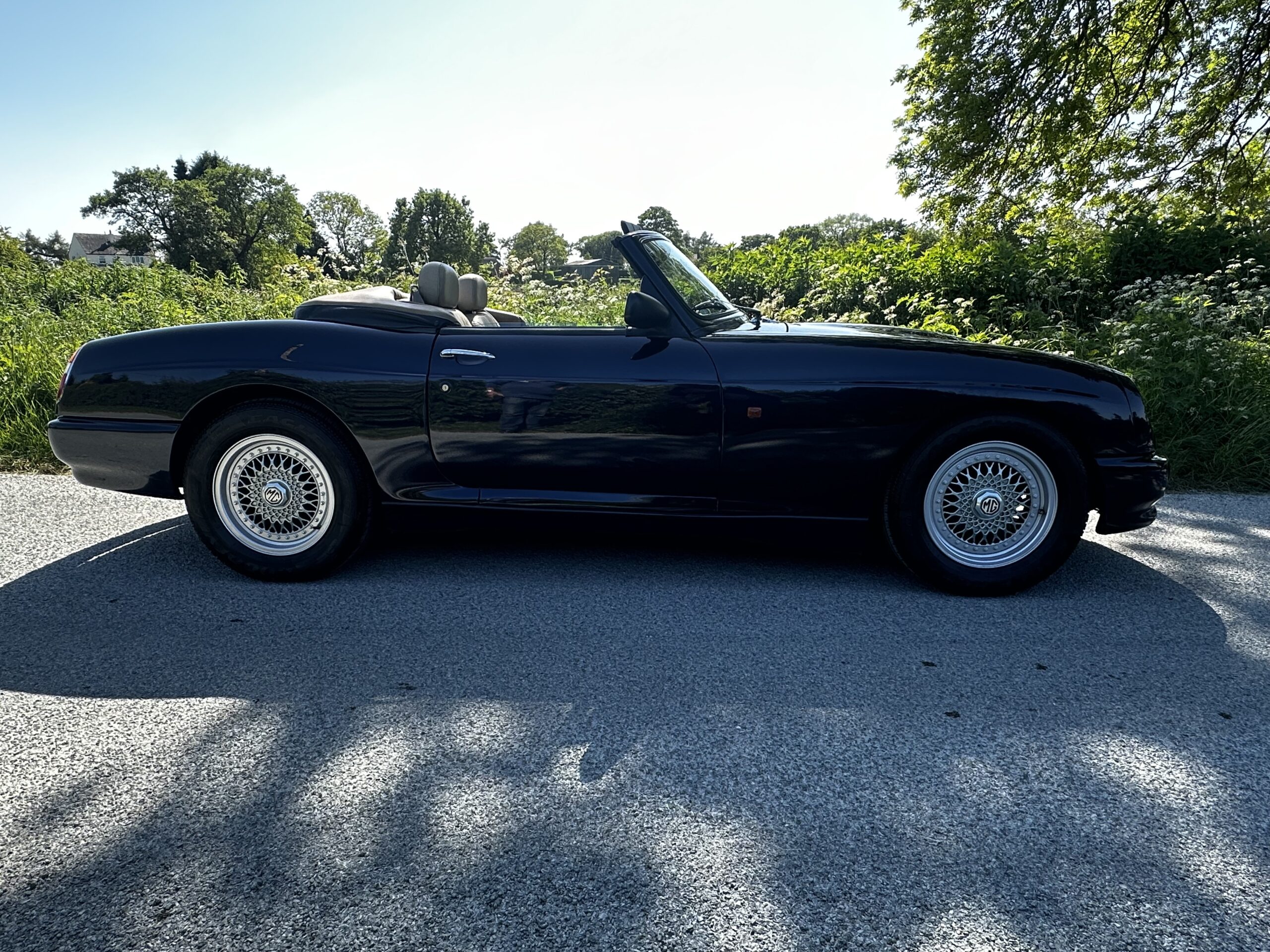MG RV8 4.0 V8 OXFORD BLUE