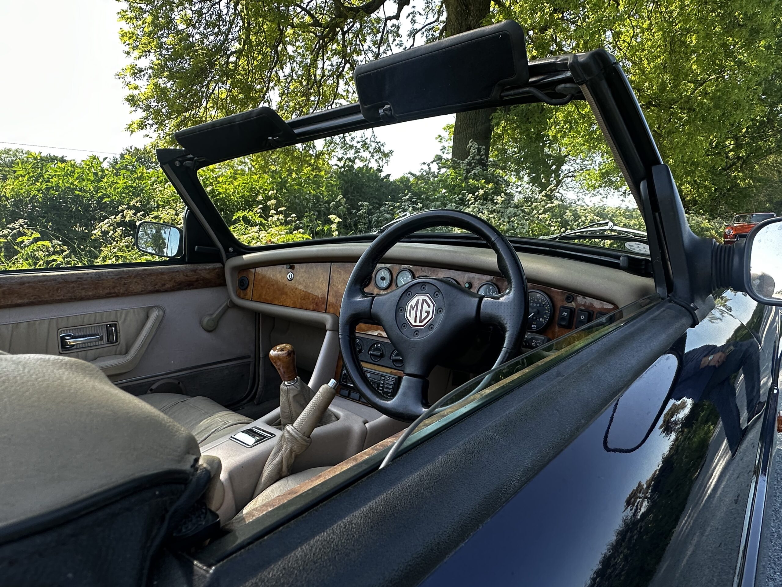 MG RV8 4.0 V8 OXFORD BLUE