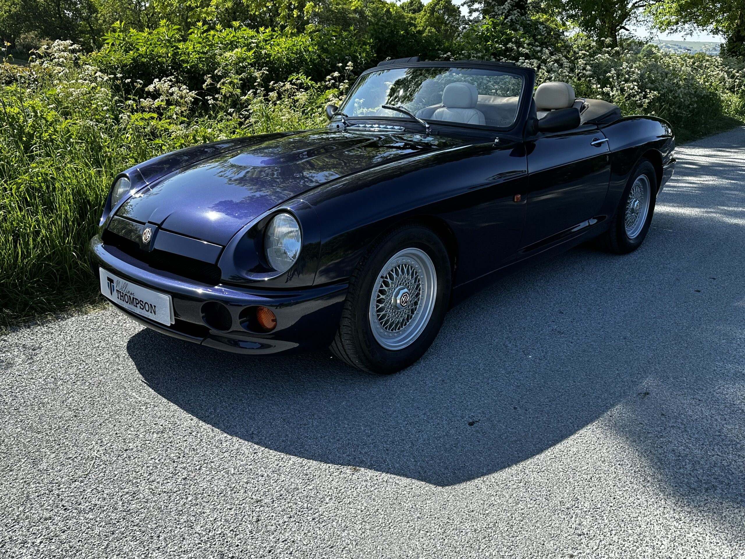 MG RV8 4.0 V8 OXFORD BLUE