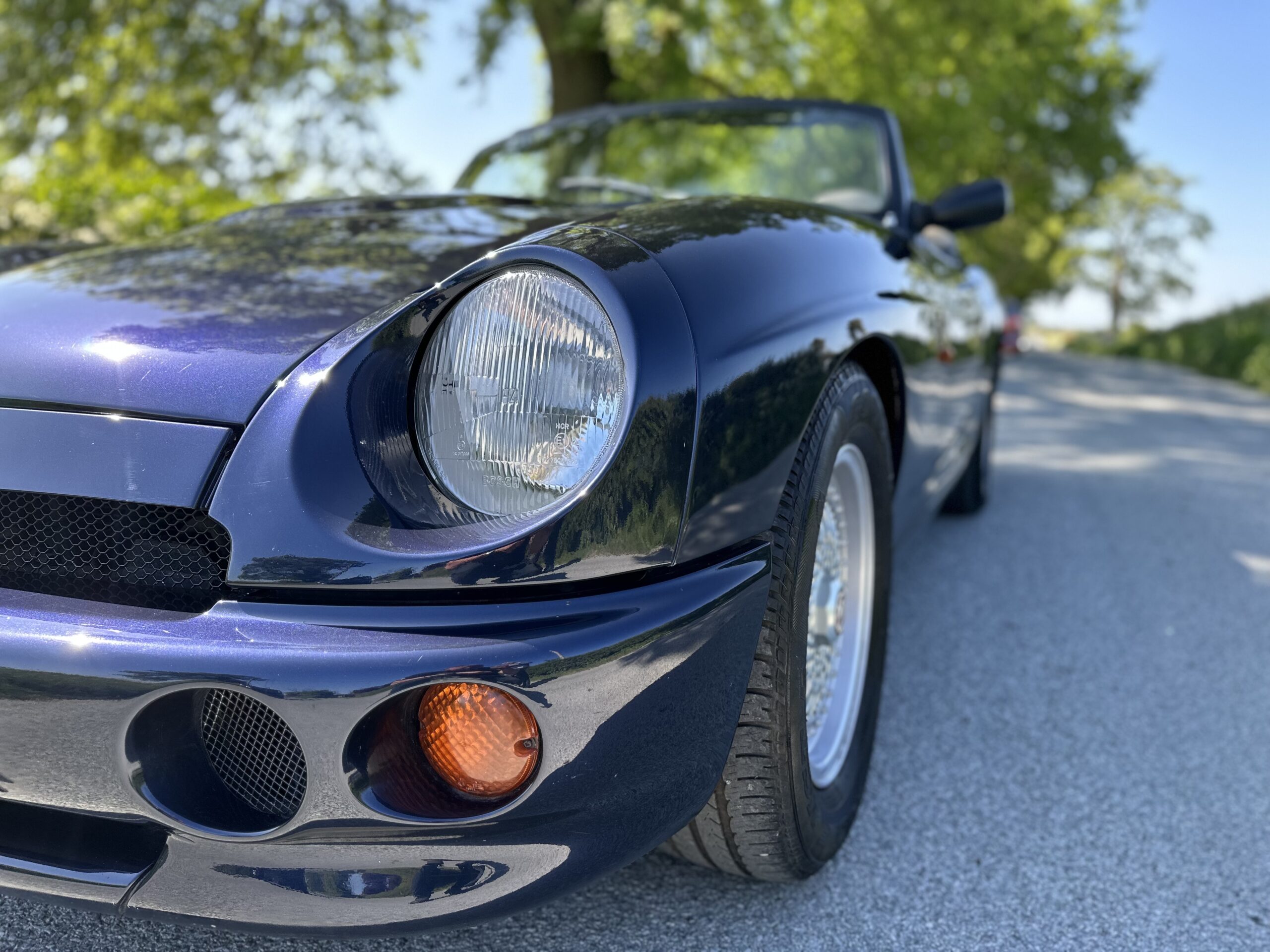 MG RV8 4.0 V8 OXFORD BLUE