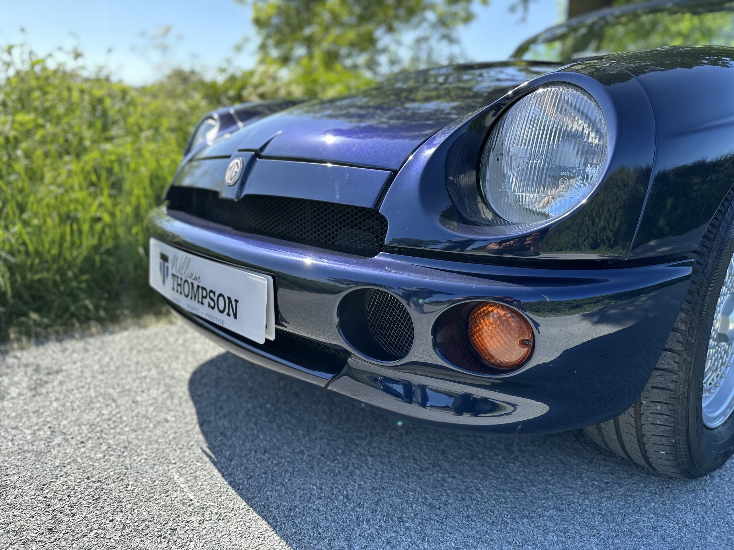 MG RV8 4.0 V8 OXFORD BLUE