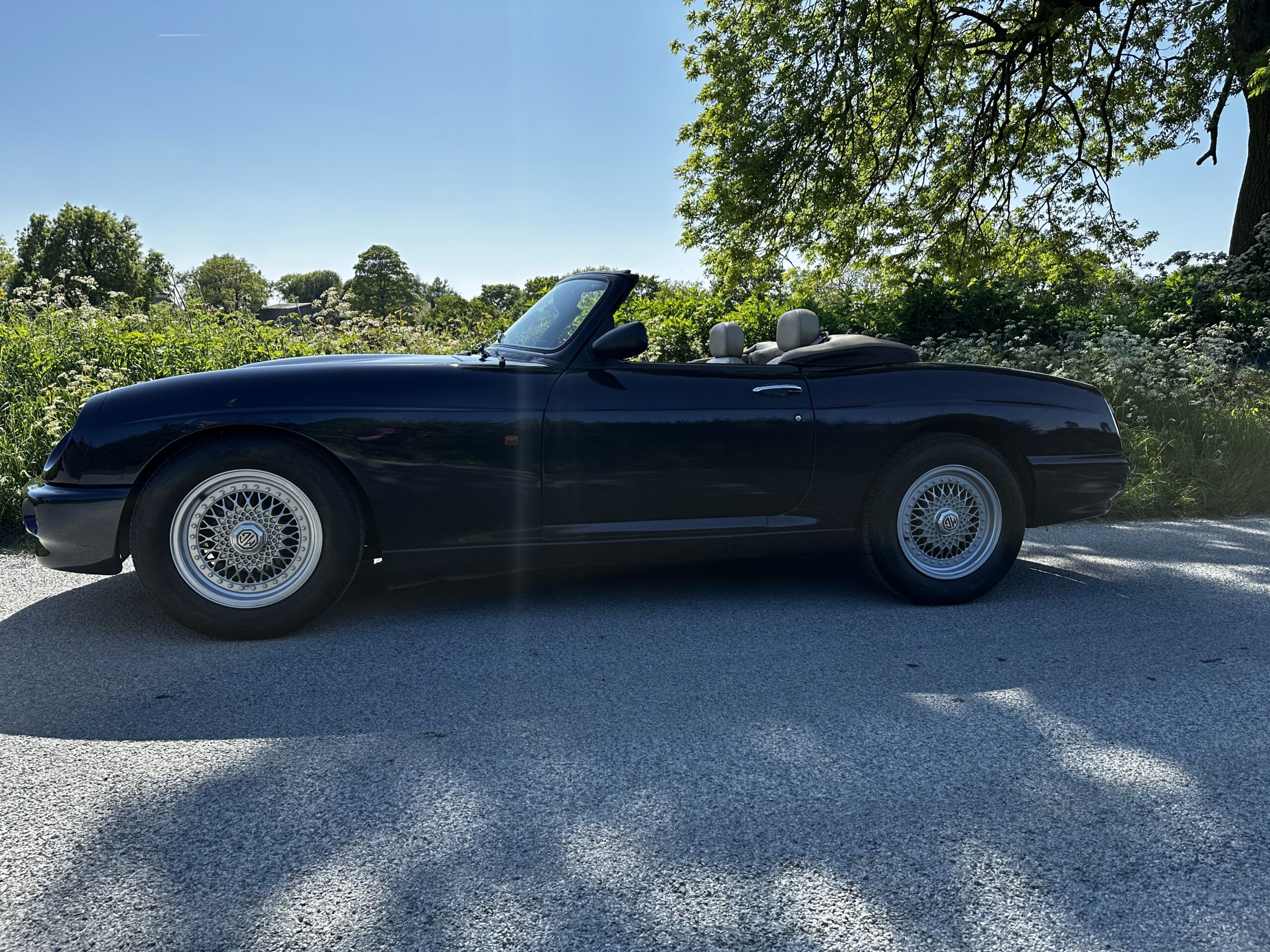 MG RV8 4.0 V8 OXFORD BLUE