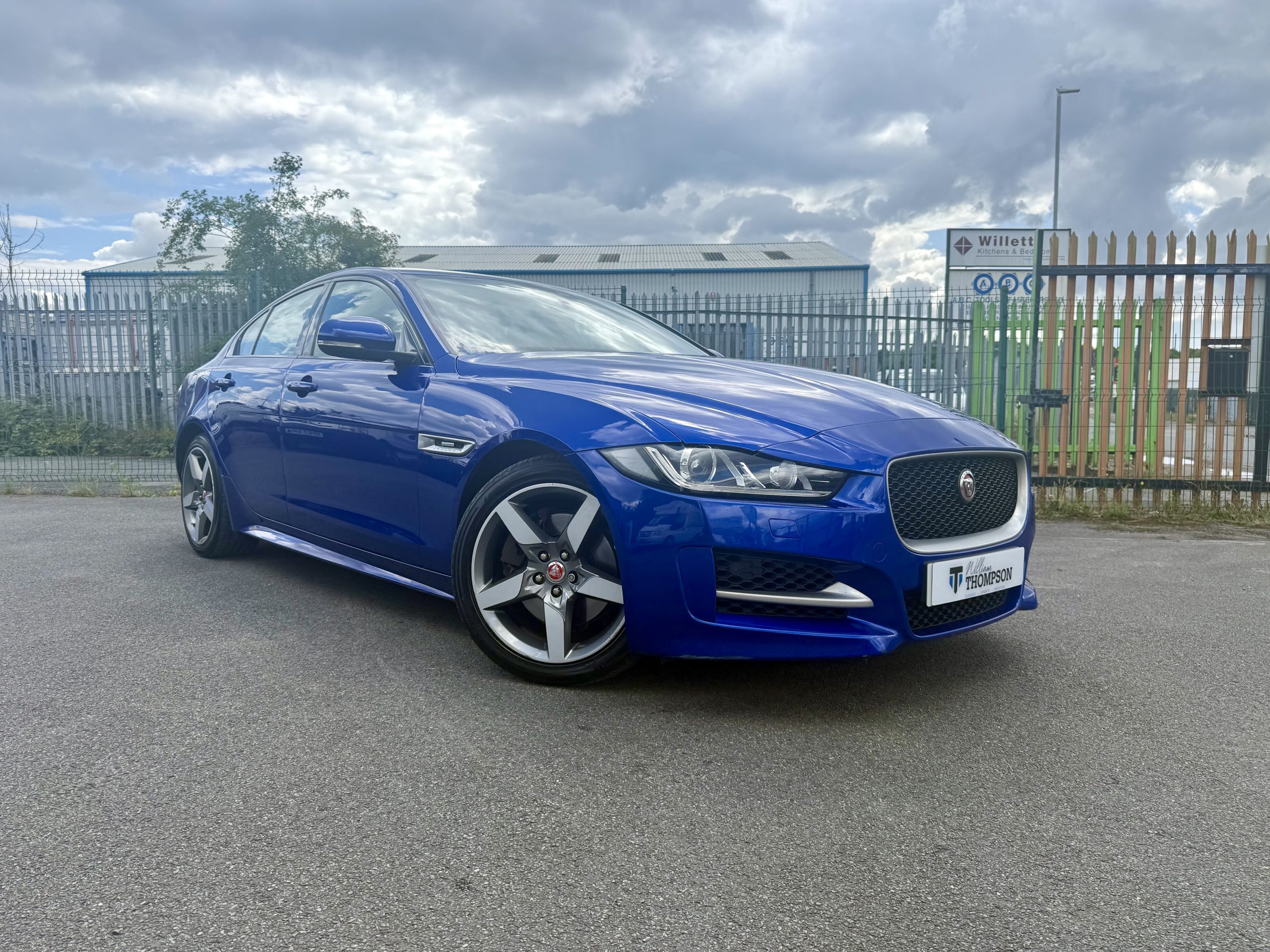 Jaguar XE 2.0i GPF R-Sport