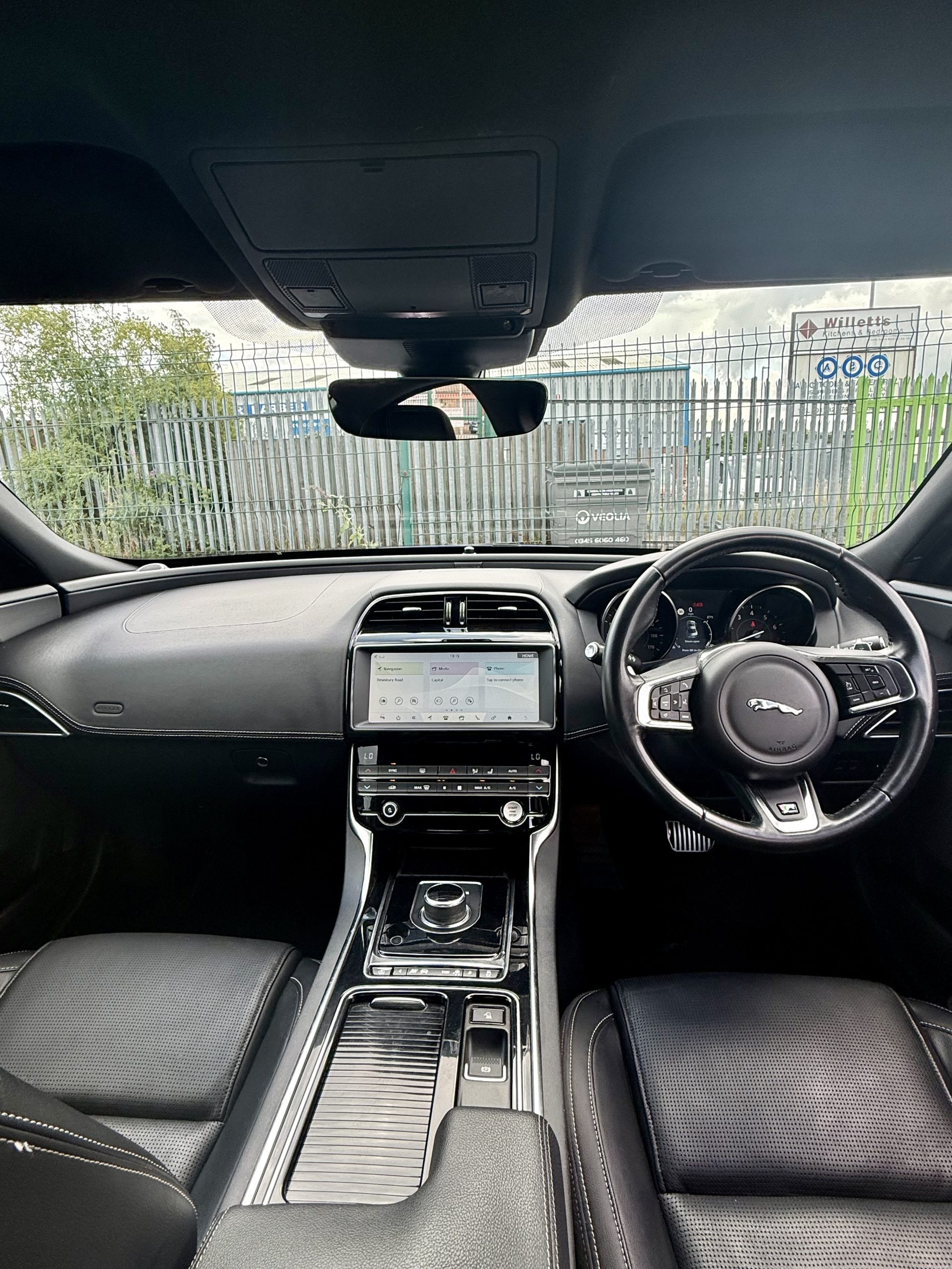 Jaguar XE 2.0i GPF R-Sport