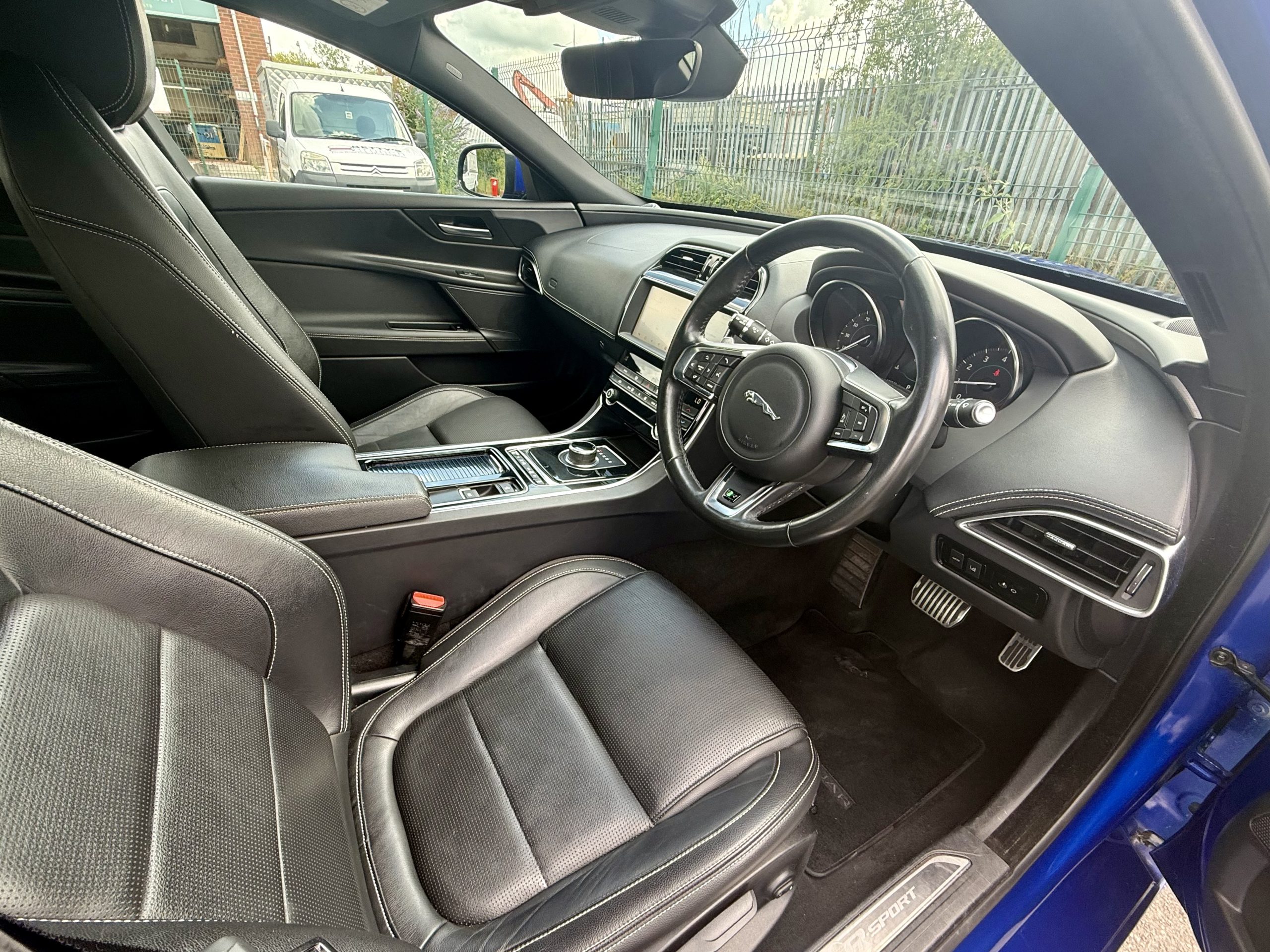 Jaguar XE 2.0i GPF R-Sport