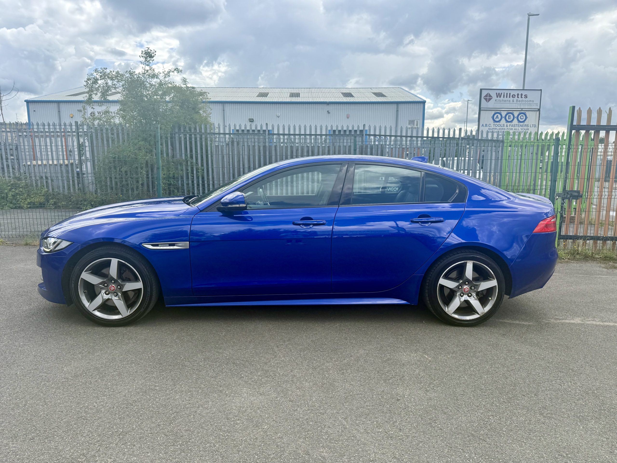 Jaguar XE 2.0i GPF R-Sport