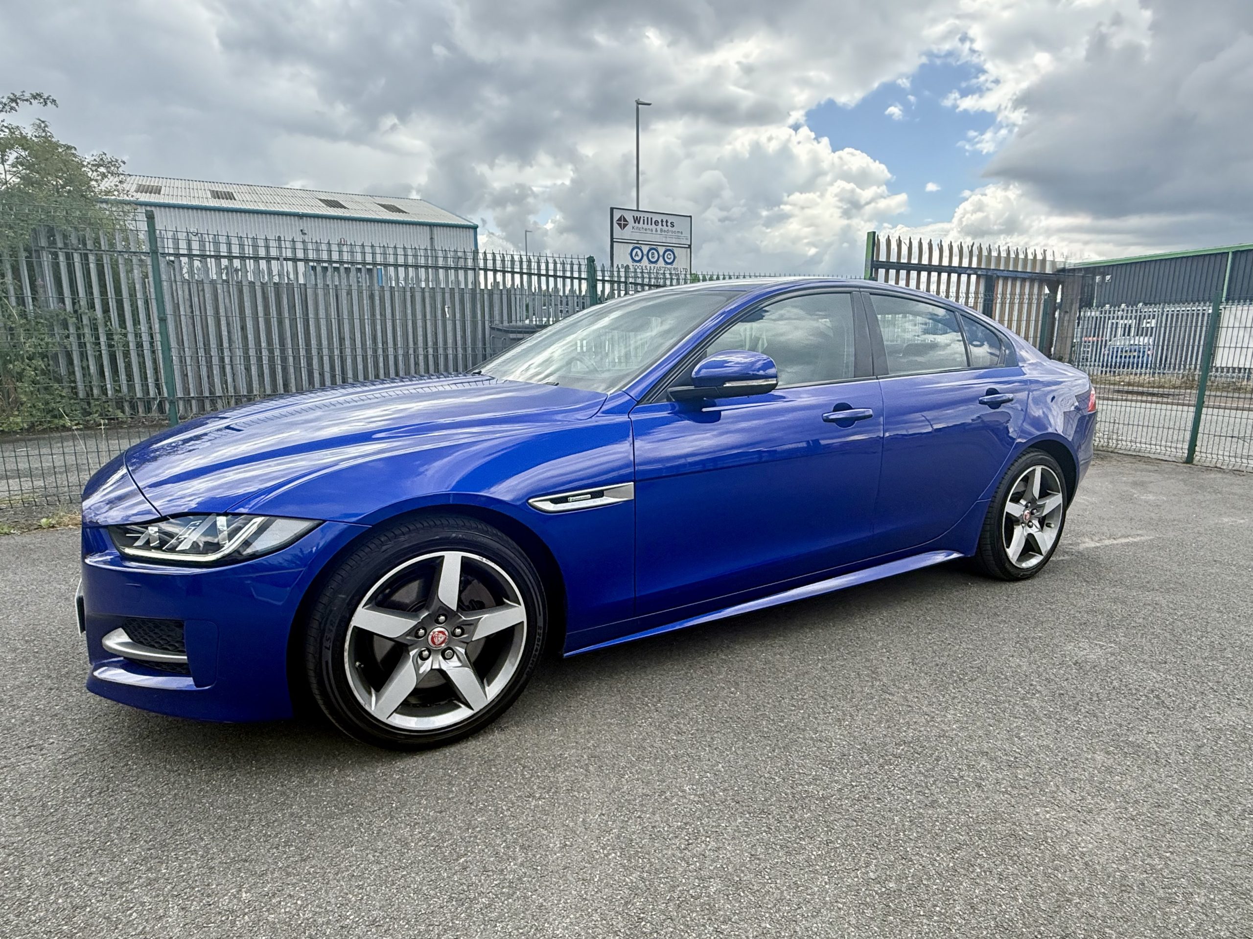 Jaguar XE 2.0i GPF R-Sport