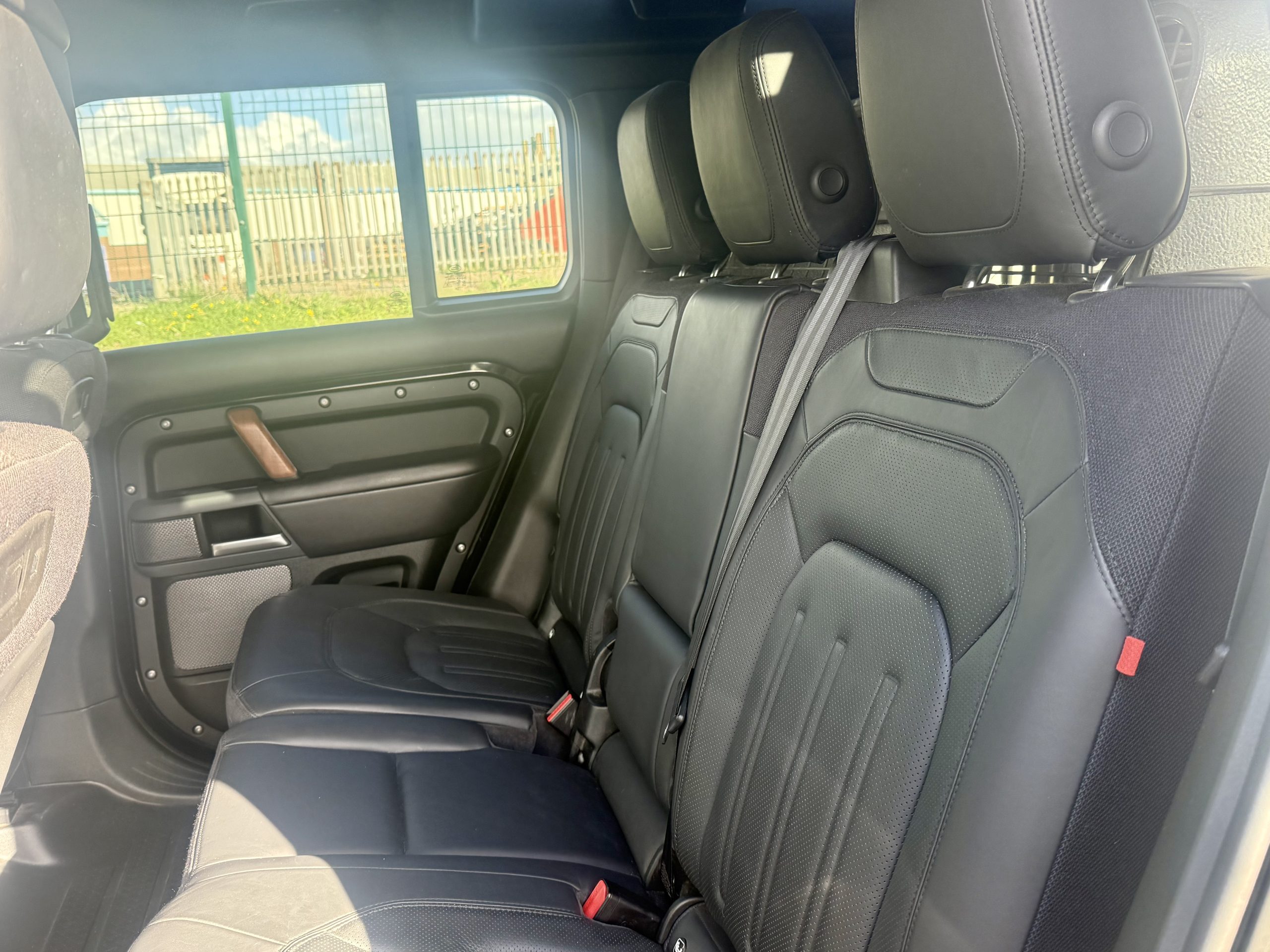 Land Rover Defender 110